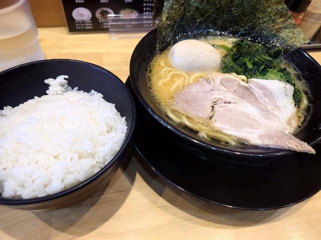 家系ラーメン頂㐂家 阪急三国店 - サブ画像2