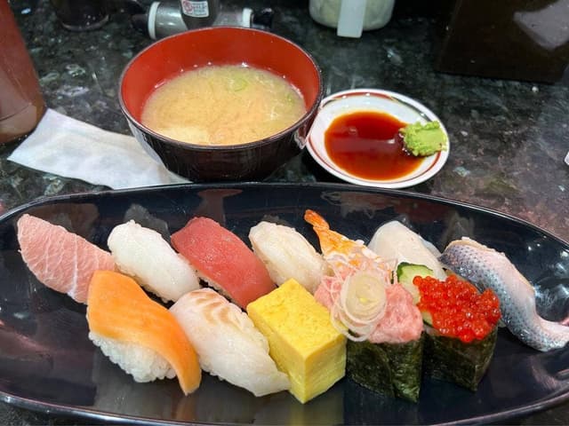 廻し鮨若貴 池袋サンシャイン60通り店 - サブ画像1