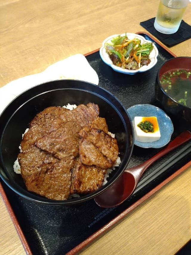 肉割烹 加賀屋 - サブ画像1