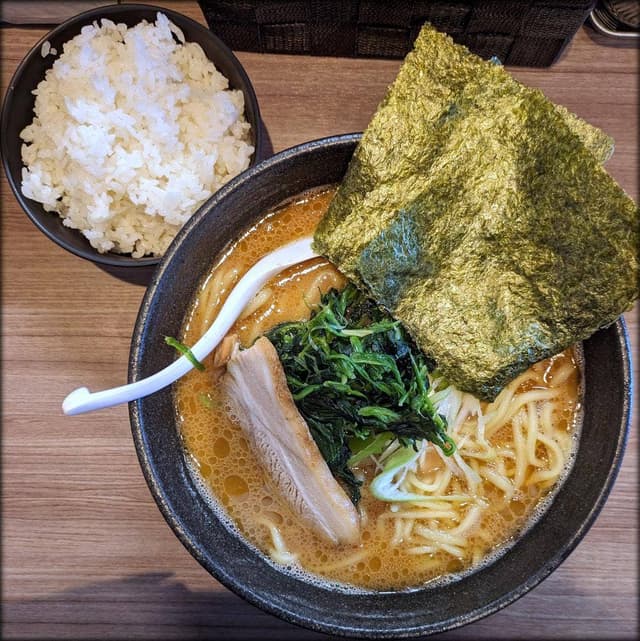 横浜家系らーめん三元 北大前店 - サブ画像3