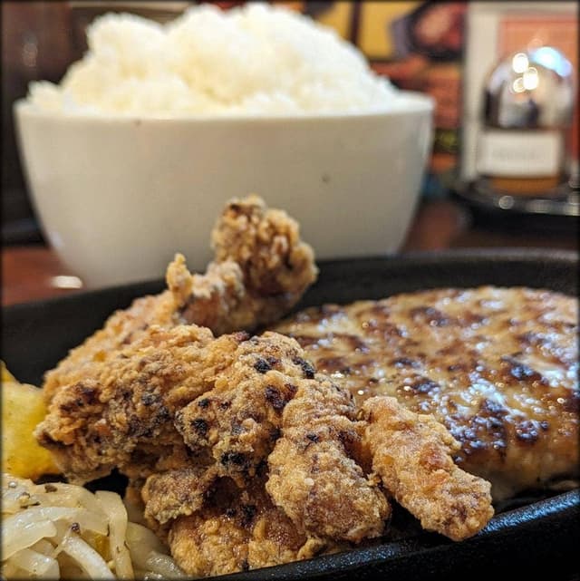 箸で食べる あつあつ鉄皿ハンバーグとカレーのお店 - サブ画像1