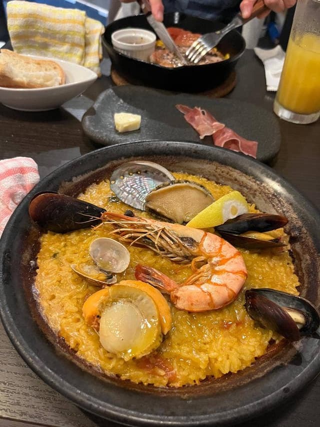 熱海 本格パエリアとステーキとワイン バルデビノス - サブ画像1