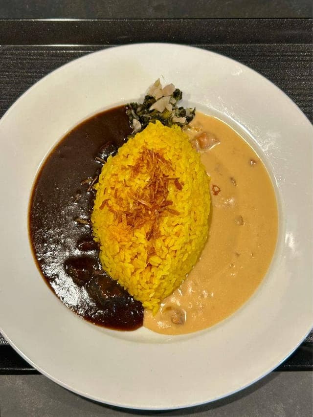 旨さと辛さがここちよい黒カレー 萬栄カレー - サブ画像2