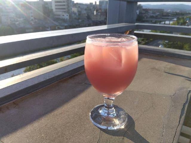 UE - サブ画像1