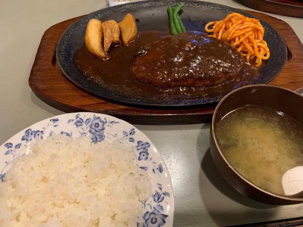 ハンバーグ 支倉 泉崎店