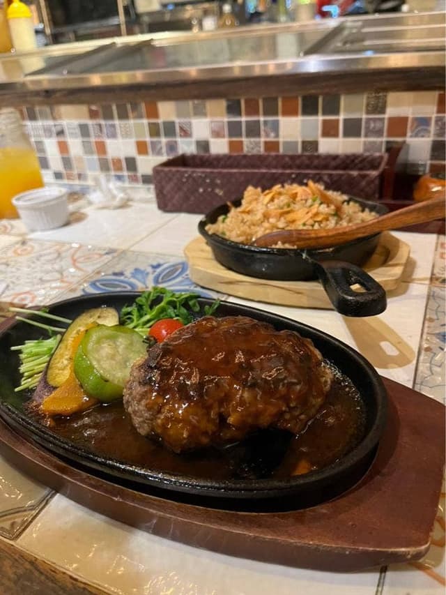 沖縄料理しまぶた屋 前兼久店／肉バル＆ダイニング ヤンバルミート - サブ画像1