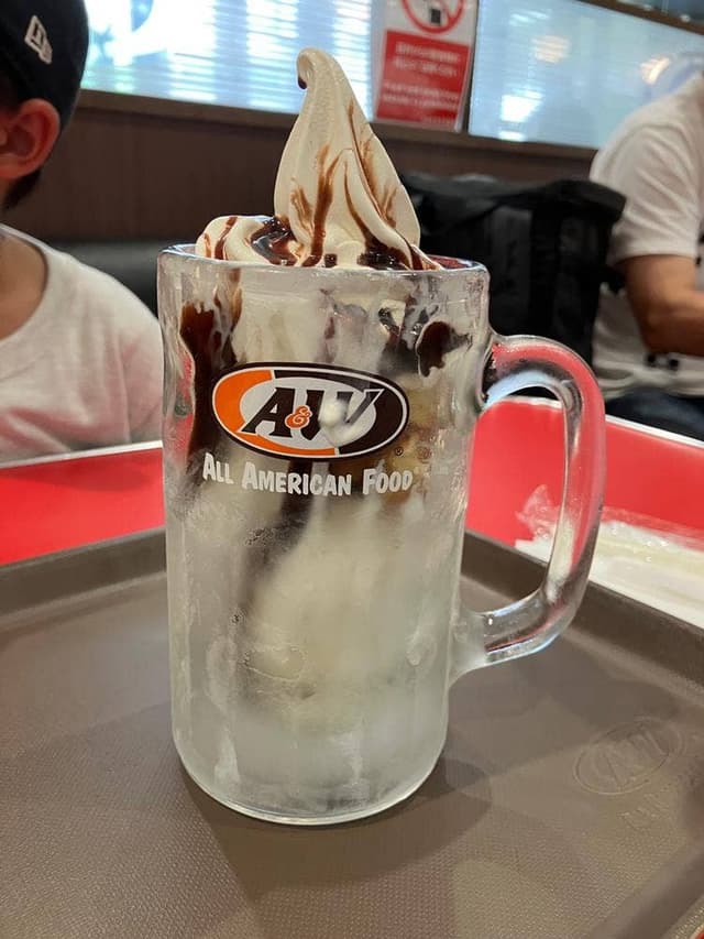 A&W OKINAWA 宮古空港店 - サブ画像1