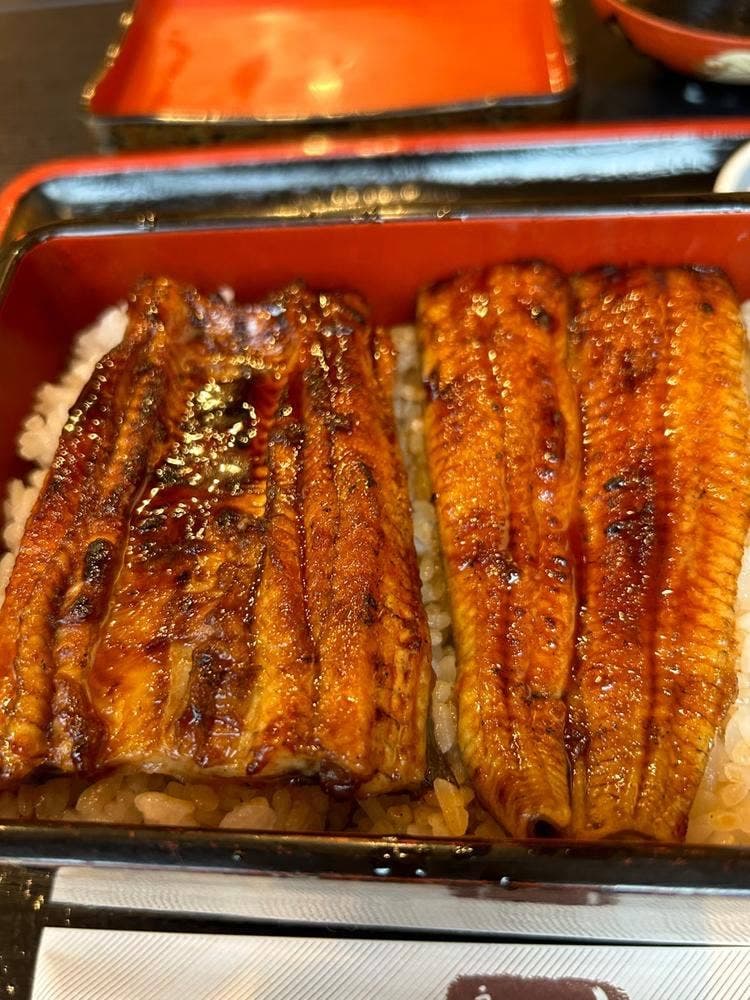 うな助