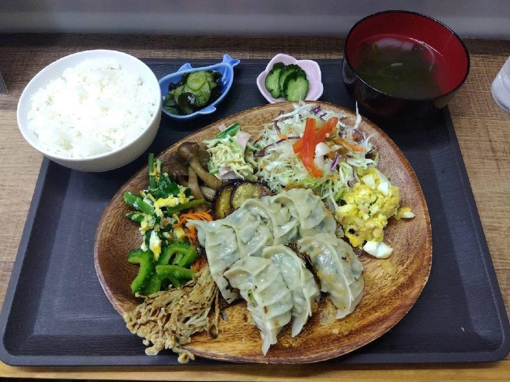 水餃子と日本酒 伊美沙