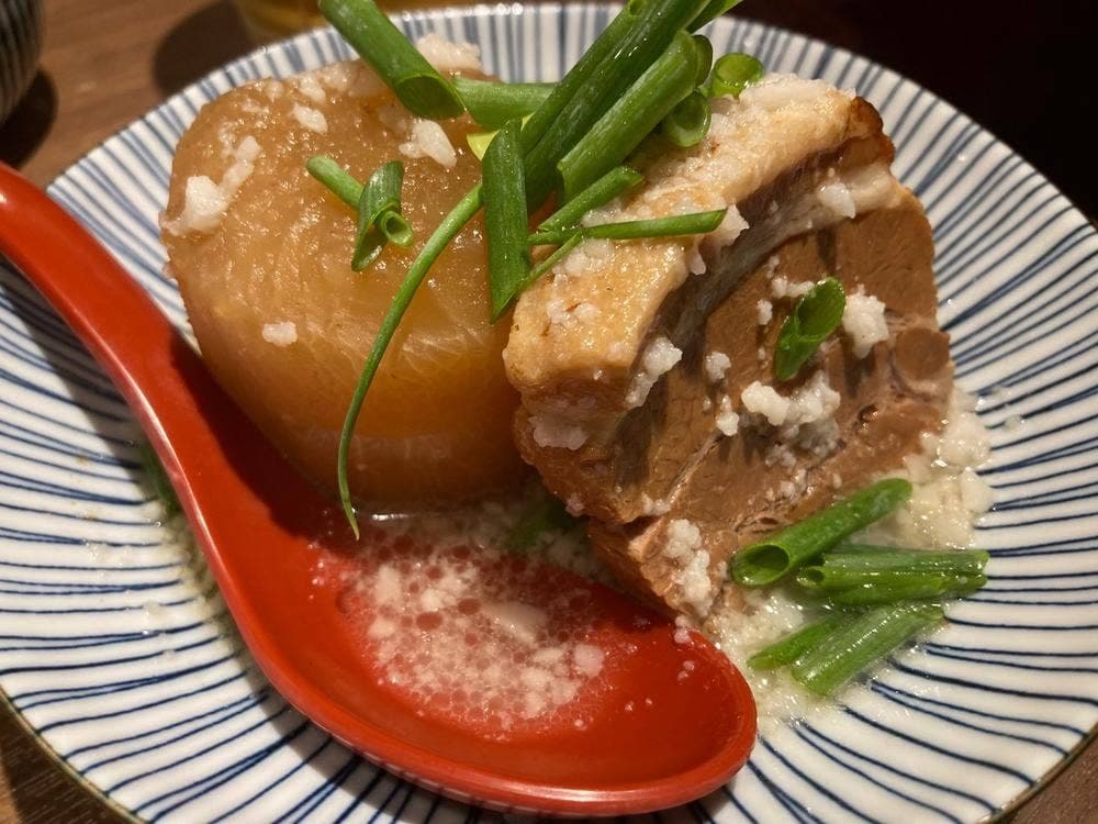 餃子と煮込み。しんちゃん