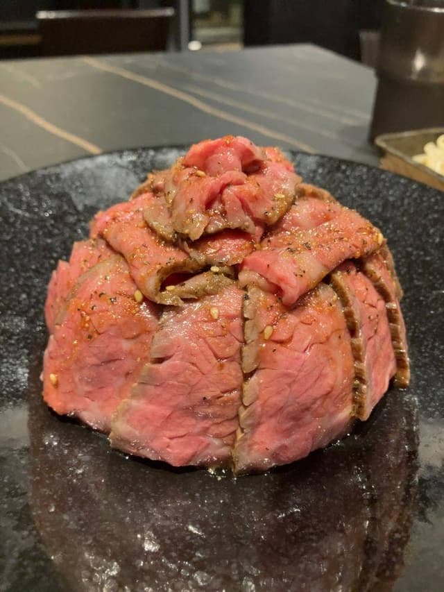 新宿牛タンローストビーフ 白か黒 - サブ画像1