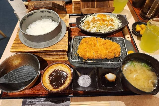 鹿児島 黒かつ亭 博多店 - サブ画像2