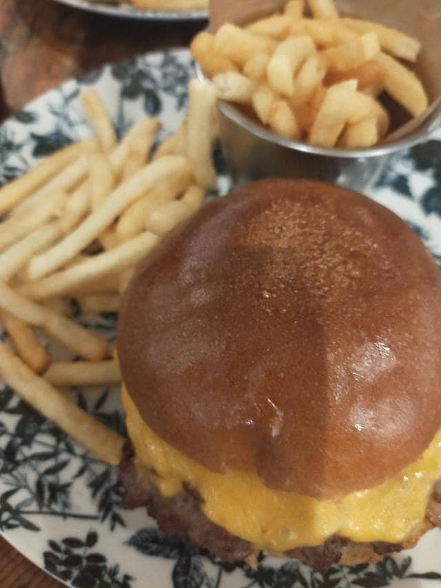J.S. BURGERS CAFE 新宿店 - サブ画像1