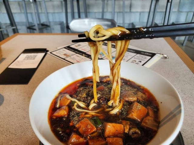 麻婆麺専門店 麺と痺れ うめきた店 - サブ画像1