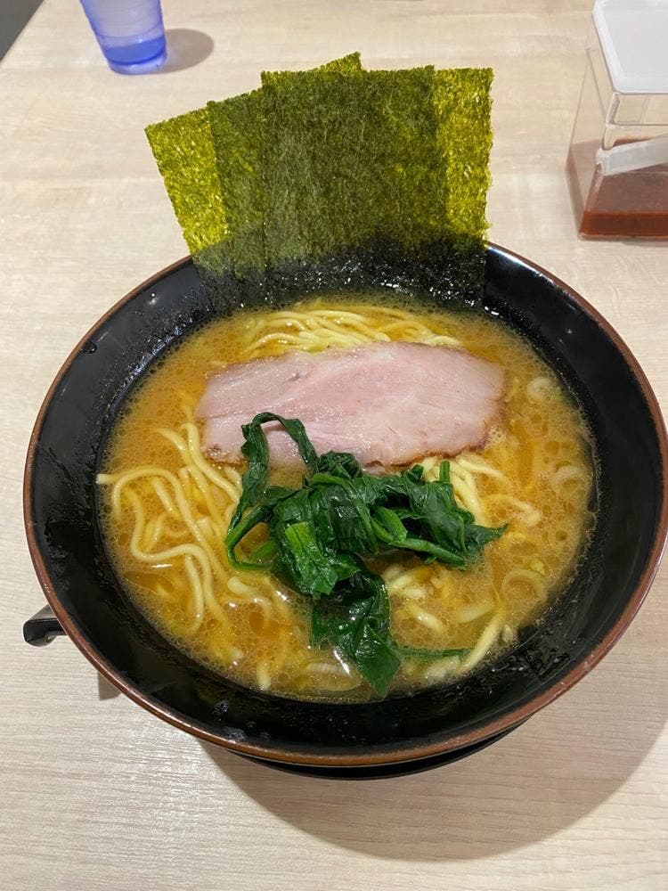 横浜ラーメン 新横家