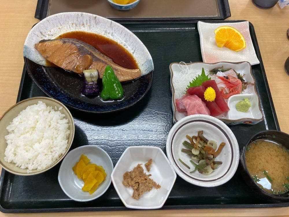 市場食堂 どんぶり屋