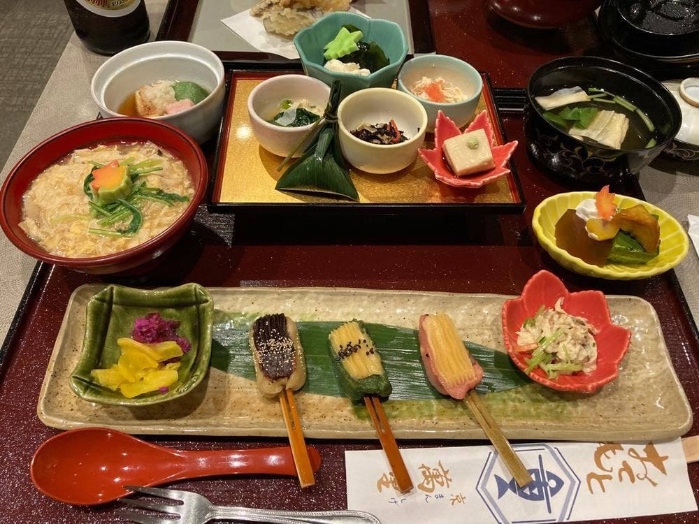 京料理 萬重 ポルタ店