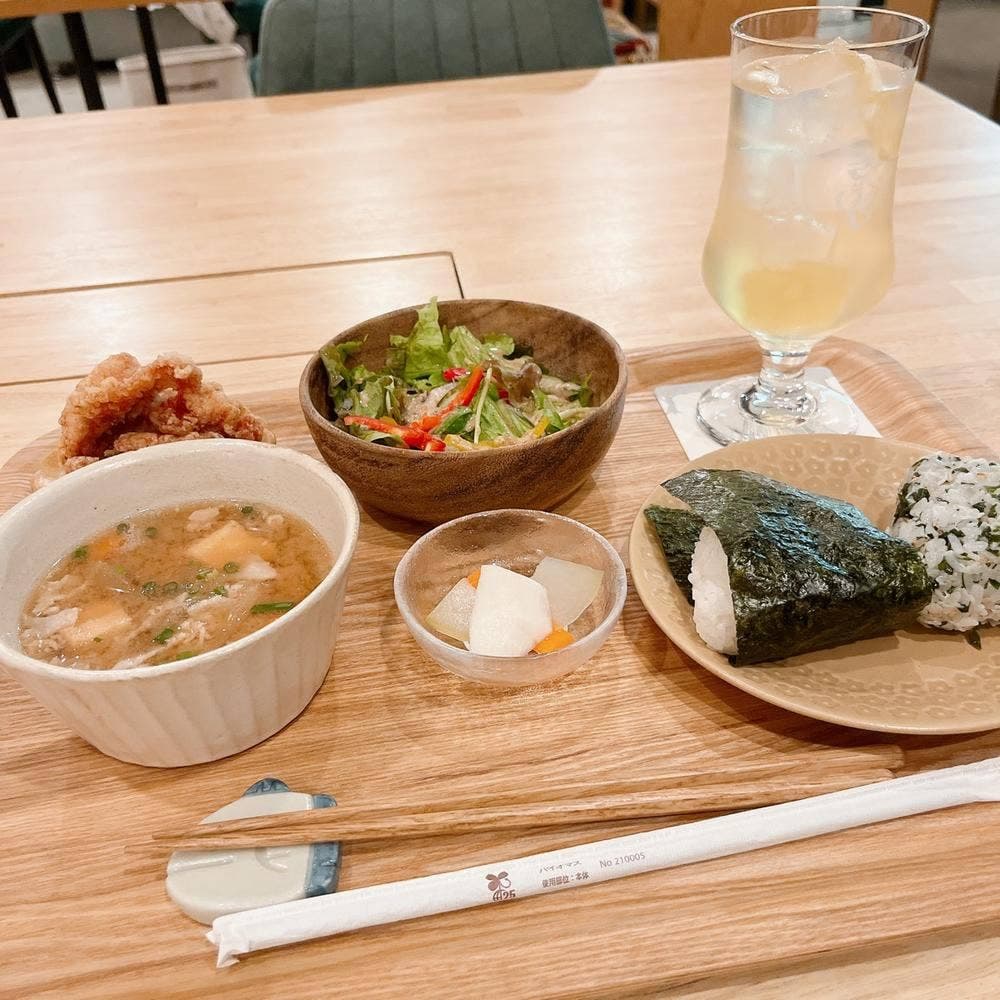 おむすびカフェ くさびや
