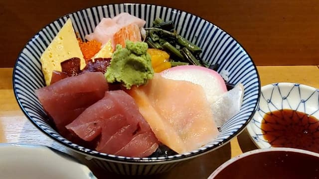 扇寿司 中央口店 - サブ画像1