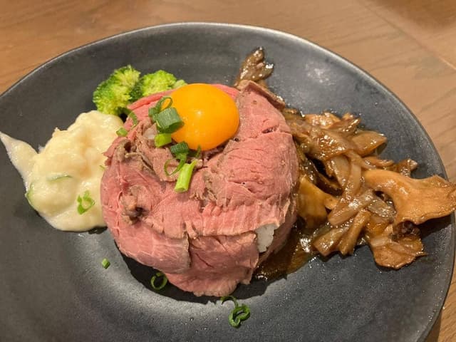 ローストビーフ丼 高崎遊楽亭 - サブ画像1