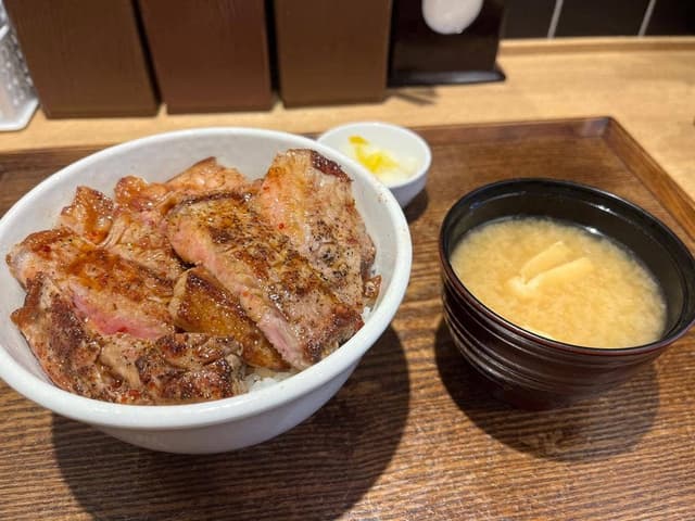 ステーキ定食 松牛 三鷹店 - サブ画像1