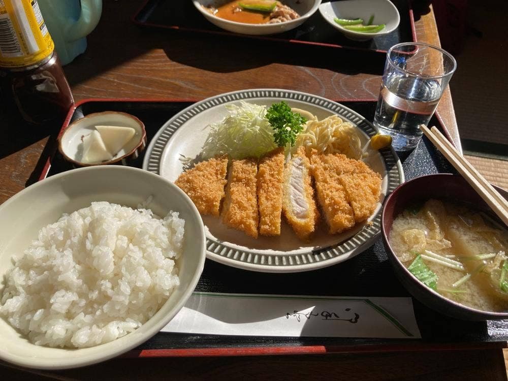 勝利軒食堂