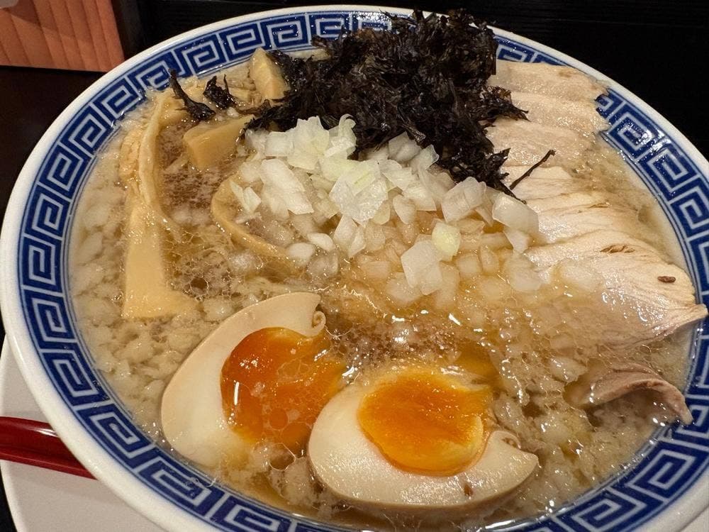新潟発祥ラーメン なおじ 西新宿店
