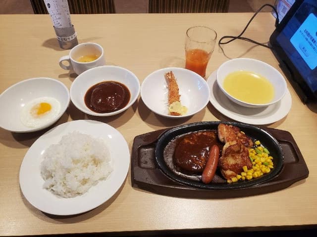 ガスト 浜金谷店 - サブ画像1