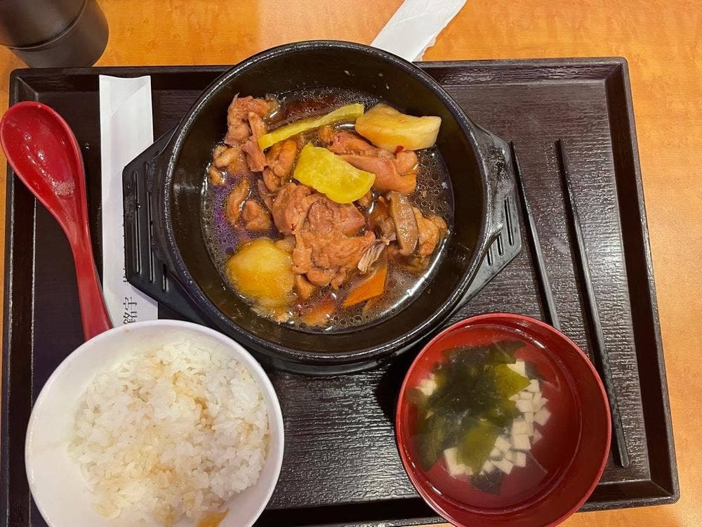 楊銘宇 黄燜鶏米飯 高田馬場店