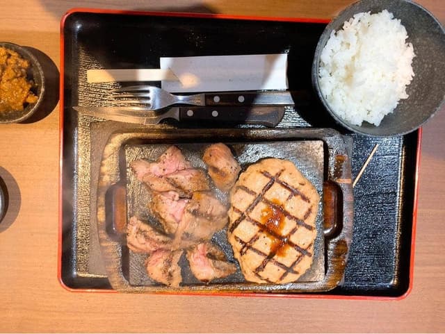 感動の肉と米 鈴鹿白子店 - サブ画像1