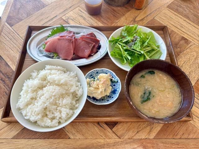 煮込みとお惣菜スタンド ウエトミ - サブ画像1