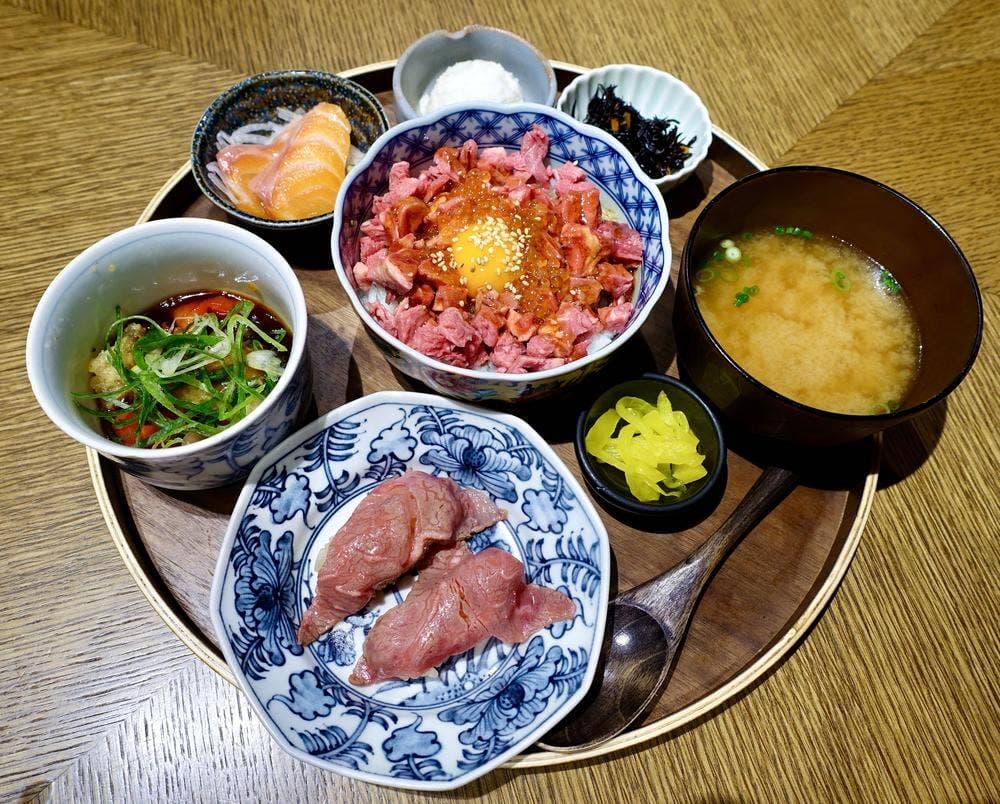 肉牧場 コマツバラファーム ホワイティうめだ泉の広場店