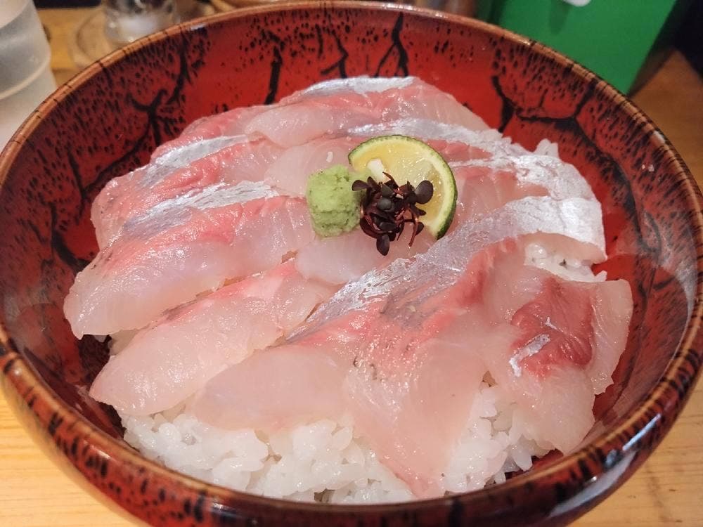 サーモン丼専門店 熊だ