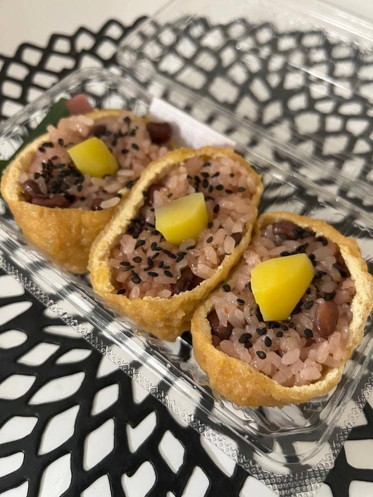 いなりとお赤飯 ろはん
