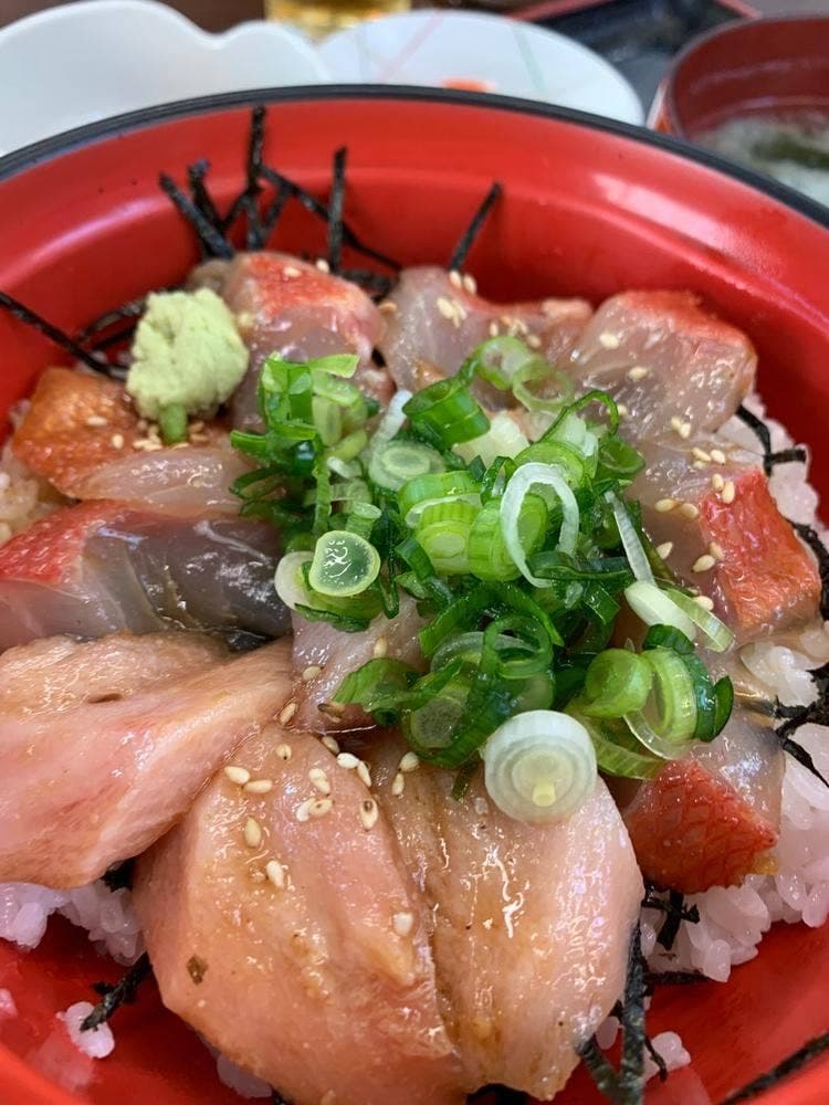 地魚食事処 さかなや