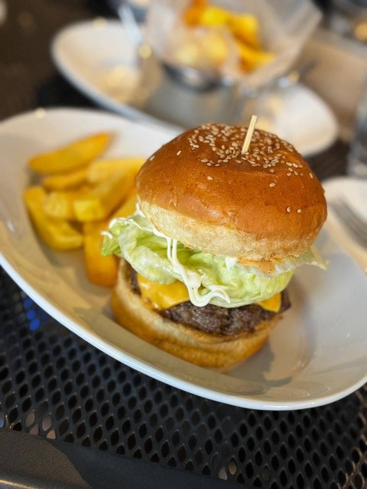 Cafe Dining LÜDERA