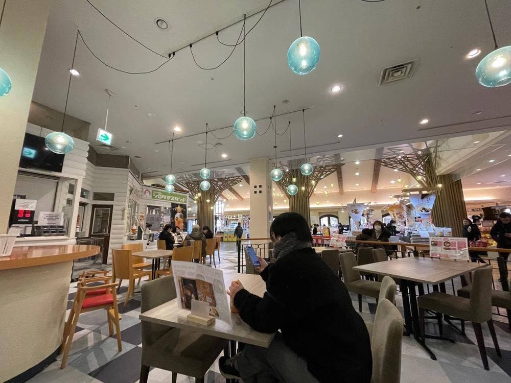 Cafe & Bar シロクマスタンド