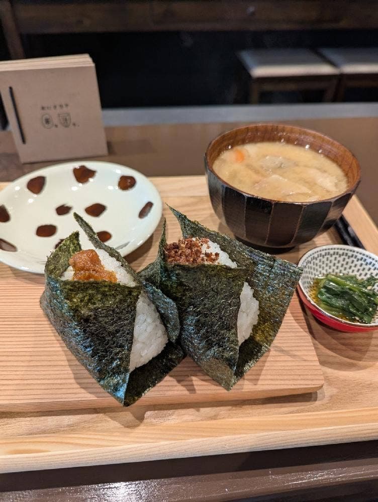 おにぎりや 米と汁と。