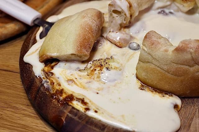 Meat and Cheese QUATTRO TABLE 名古屋駅前店 - サブ画像1