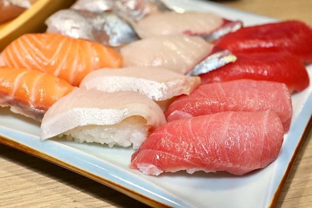 おすしとおばんざいのお店 すし酒場 したまちや - サブ画像1