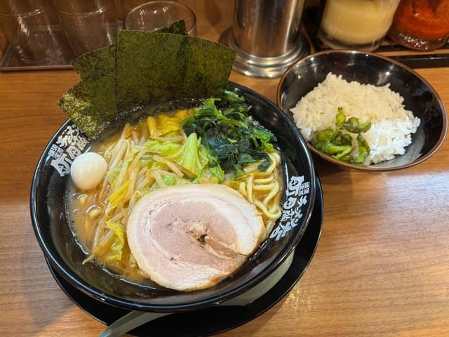 横浜家系ラーメン 町田商店 本町店 - サブ画像1