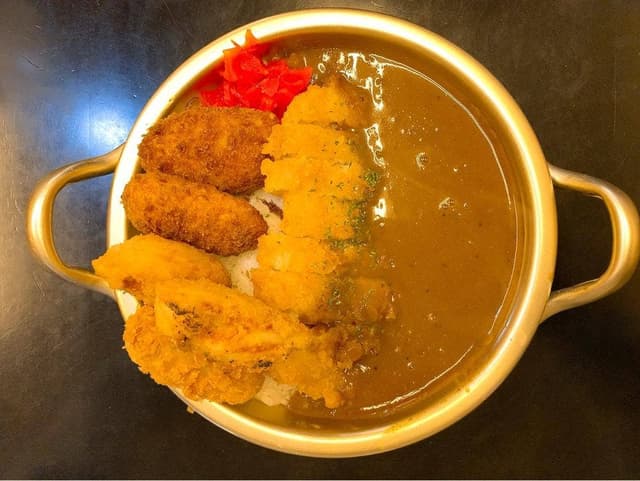 カレーしか勝たん 総本店 - サブ画像1