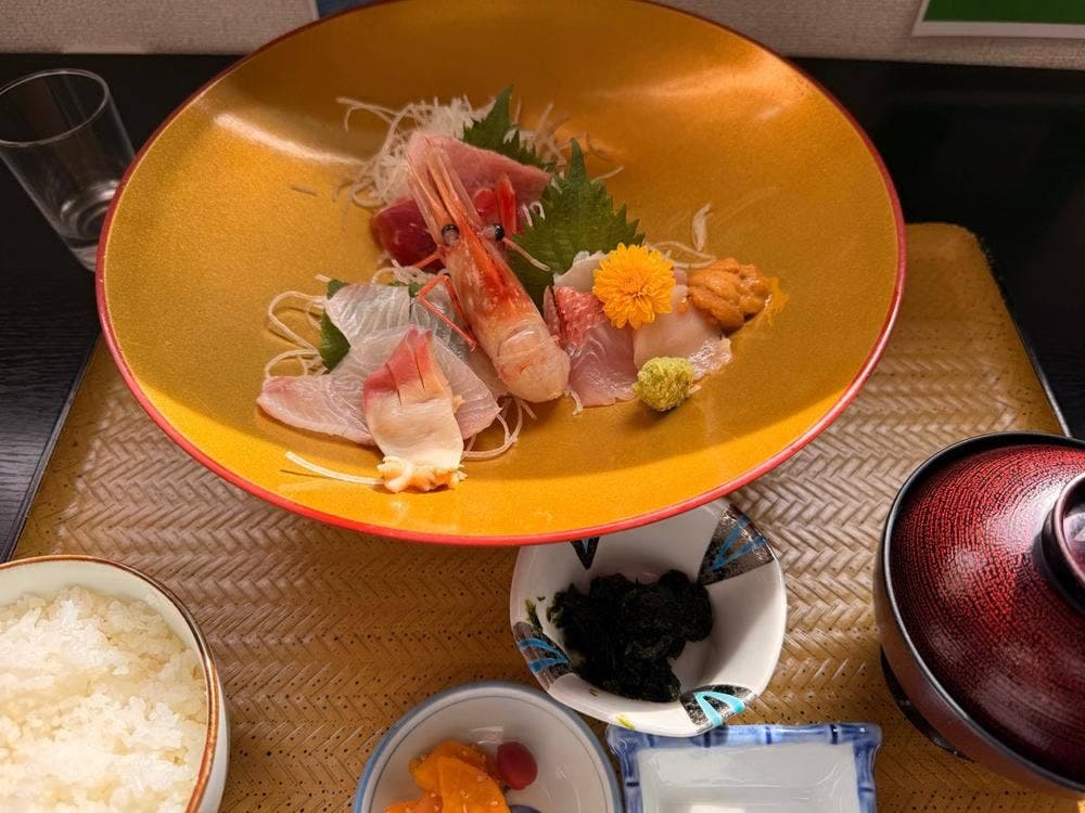 斎春商店 お食事処