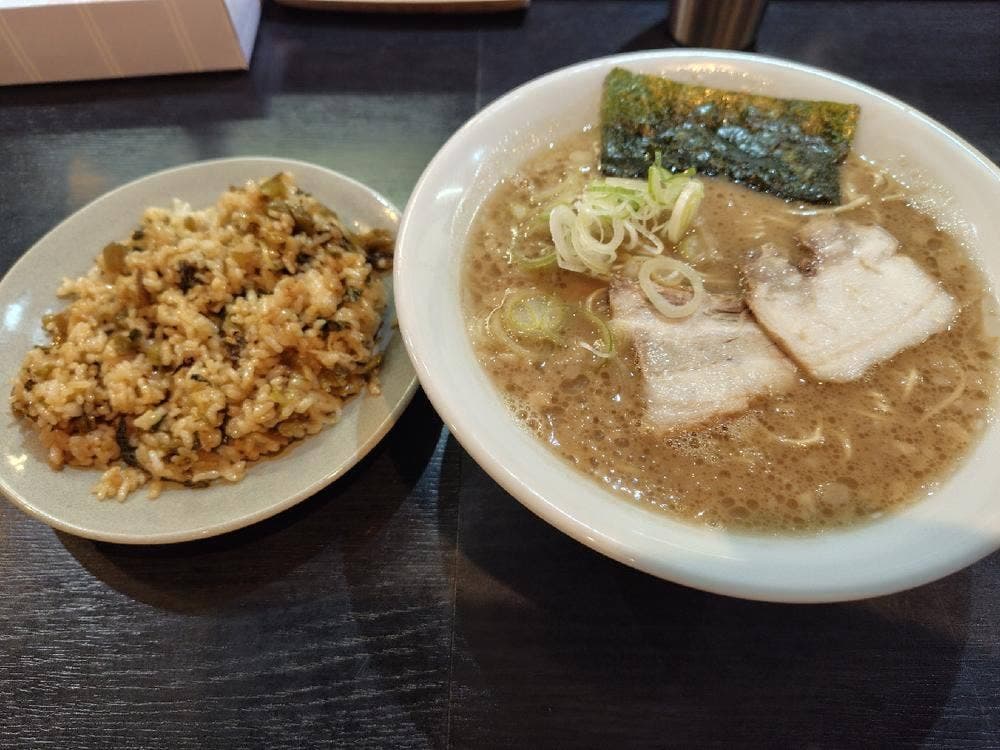 久留米とんこつラーメン とん八。