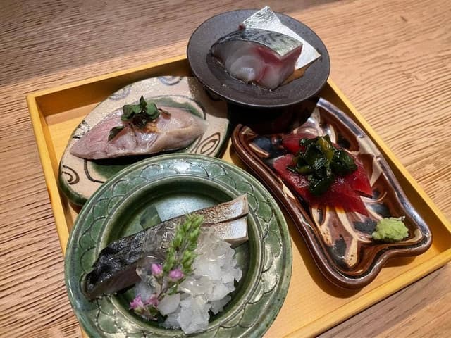 小皿のまぐろとさば。西新宿 - サブ画像1