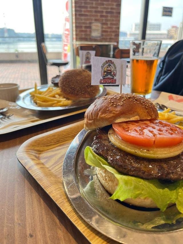 よこすか三大グルメのお店 よこすかグルメ艦隊 - サブ画像1