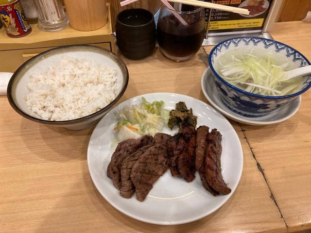 牛たん焼助 仙台駅牛たん通り店 - サブ画像1