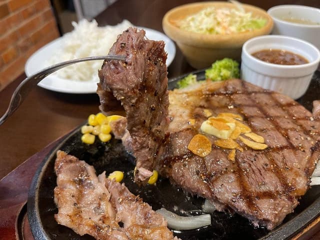 厚切りステーキ ストロングスタイル 堀江本店 - サブ画像1