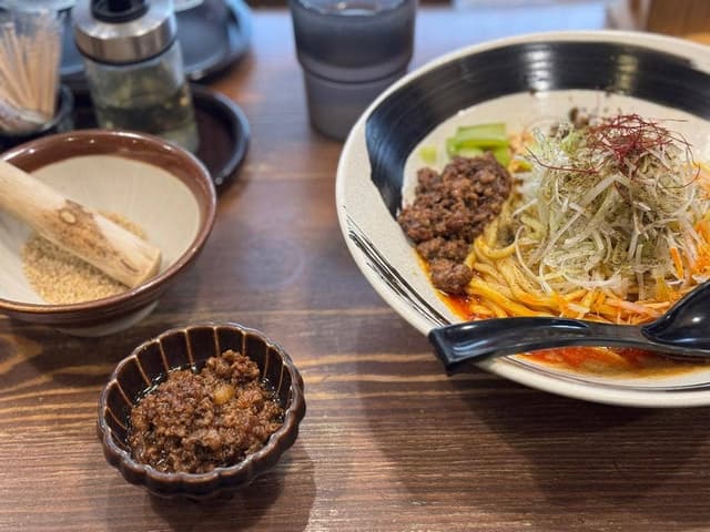 四川担々麺 赤い鯨 - サブ画像3