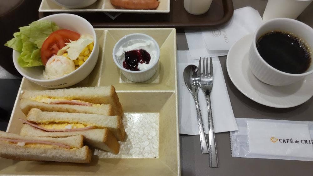 カフェ・ド・クリエ 天神今泉店
